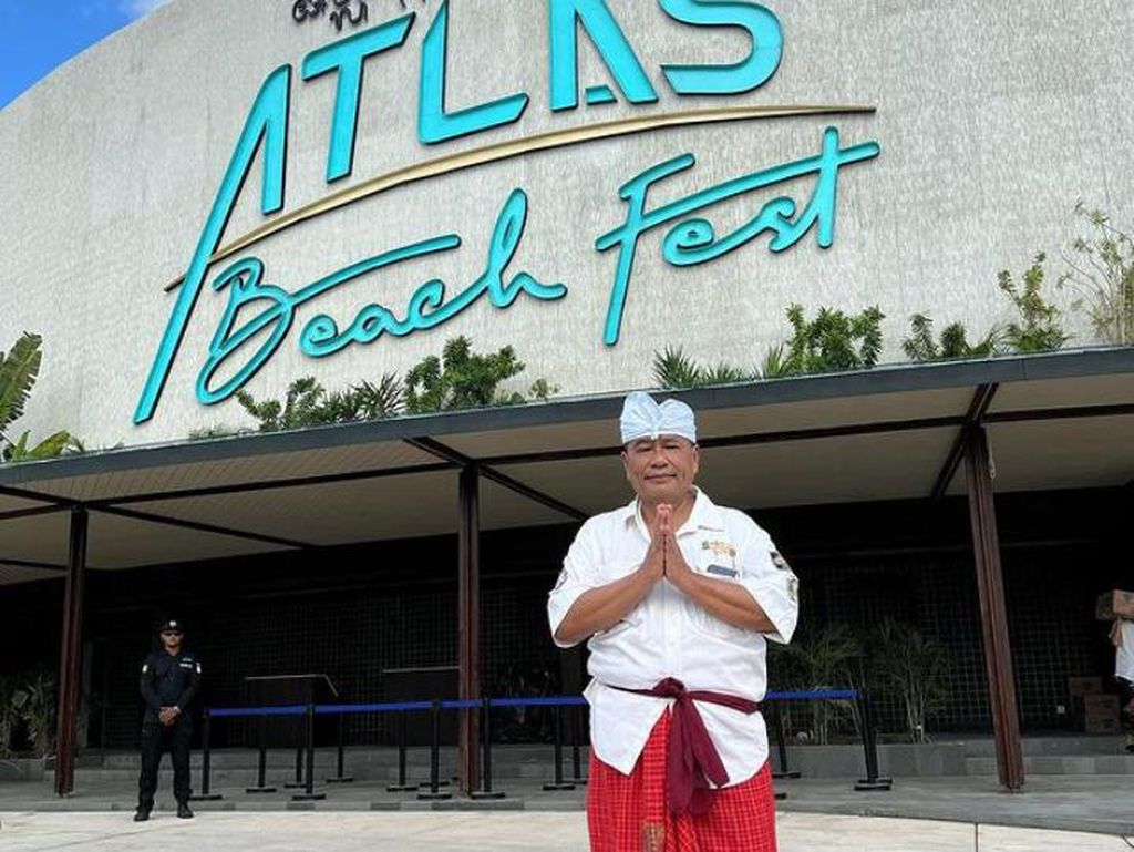 Hotman Paris Wujudkan Mimpi Anak Yatim Santuy di Atlas Beach Club Hotman Paris Wujudkan Mimpi Anak Yatim Santuy di Atlas Beach Club