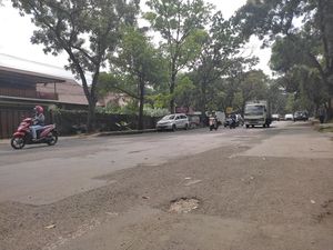 Hati-hati! Jalan Dekat Kantor DPRD Bandung Banyak Jebakan