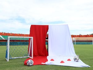 Manajemen Madura United Klarifikasi Soal Pemain Injak Kain Merah Putih