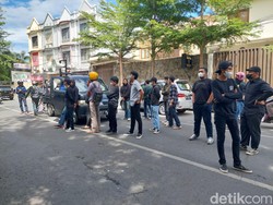 Kantor Golkar Sulsel Didemo Massa Pendukung Mosi Tidak Percaya Taufan Pawe