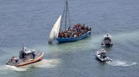 Momen Pengepungan Kapal yang Bawa 150 Migran Ilegal di Florida, AS