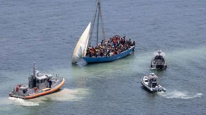Momen Pengepungan Kapal yang Bawa 150 Migran Ilegal di Florida, AS