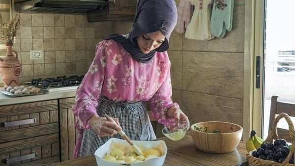 Kenalin Abir El Saghir, Koki Asal Lebanon yang Lagi Viral di TikTok