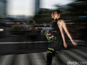 Saat Duit Bonge Salip Karyawan SCBD Saat Duit Bonge Salip Karyawan SCBD