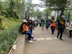 Pantauan Area Citayam Fashion Week Dukuh Atas: Ada Sampah Meski Tak Banyak