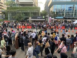 Laporan dari Citayam Fashion Week: Seratusan Orang Dihukum Nyapu Dukuh Atas