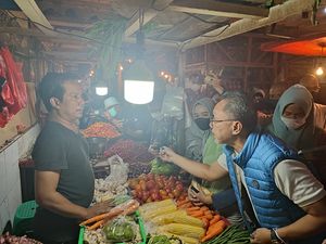 Sambangi Pasar Cibinong Bogor, Mendag Zulhas Cek Harga Bahan Pokok