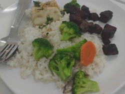 Merasa Kemahalan, Pria Ini Bayar Nasi Sayur dan Secuil Daging Rp 30 Ribu