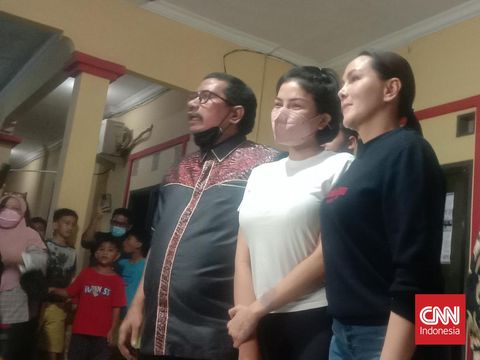 Nikita Mirzani setelah batal ditahan polisi, Serang, Banten, Jumat (22/7).
