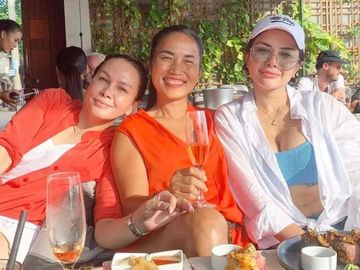Potret Keren Nikita Mirzani saat Nongkrong di Kafe Hits Potret Keren Nikita Mirzani saat Nongkrong di Kafe Hits
