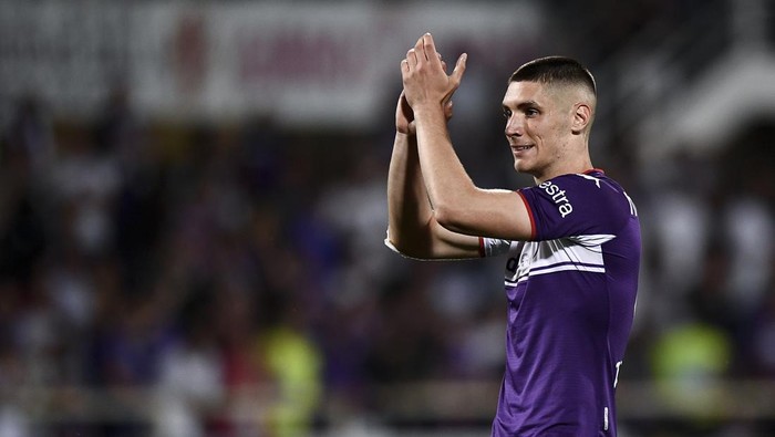 STADIO ARTEMIO FRANCHI, FLORENCE, ITALY - 2022/05/21: Nikola Milenkovic of ACF Fiorentina gestures towards fans at the end of the Serie A football match between ACF Fiorentina and Juventus FC. ACF Fiorentina won 2-0 over Juventus FC. (Photo by Nicolò Campo/LightRocket via Getty Images)