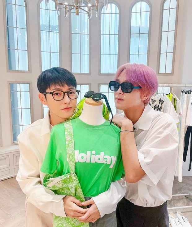 Outfit Bye Future dari Renjun dan Haechan/Foto: instagram.com/nct_dream Renjun dan Haechan memberikan nama outfitnya bye future.