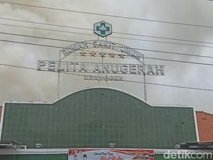 81 Pasien RS Pelita Anugerah Dievakuasi Dampak Kebakaran Pabrik Mranggen 81 Pasien RS Pelita Anugerah Dievakuasi Dampak Kebakaran Pabrik Mranggen