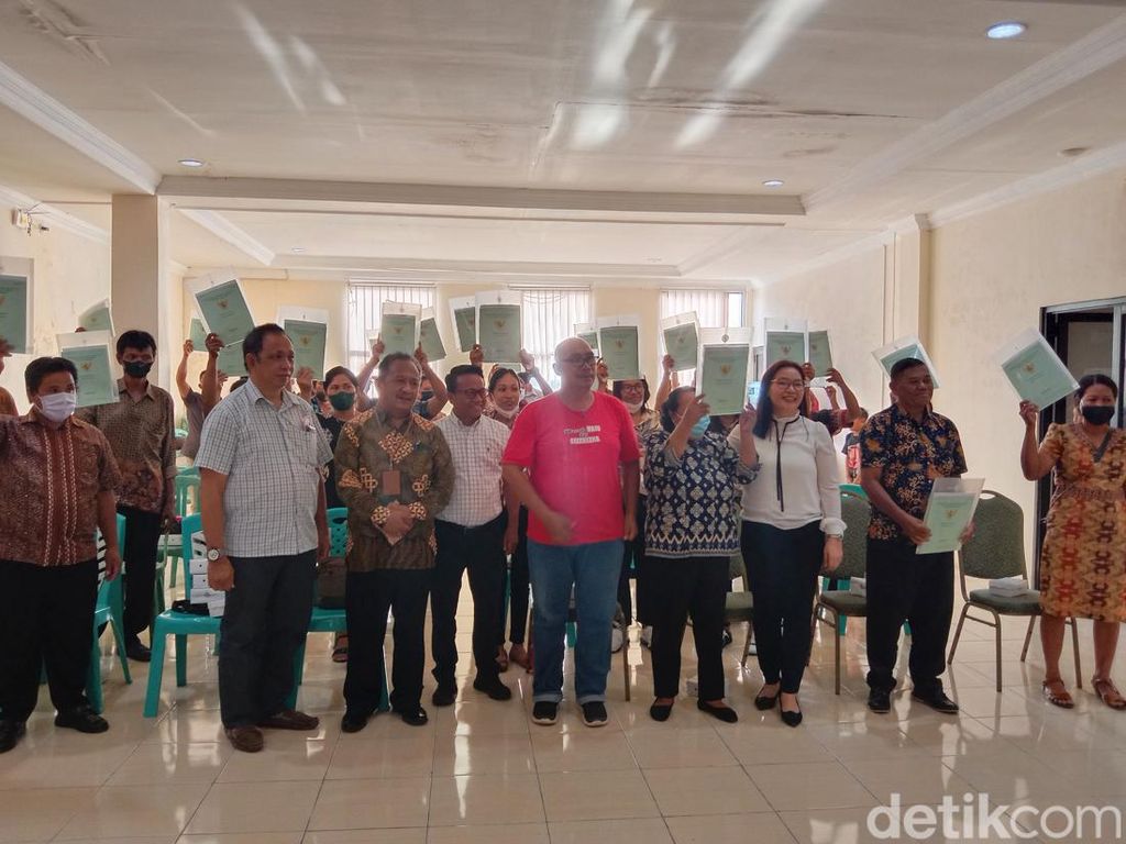 50 Warga Manado Terima Sertifikat Tanah dari BPN usai 16 Tahun Menanti