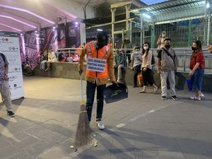 Penampakan Penyampah yang Dihukum Nyapu Citayam Fashion Week