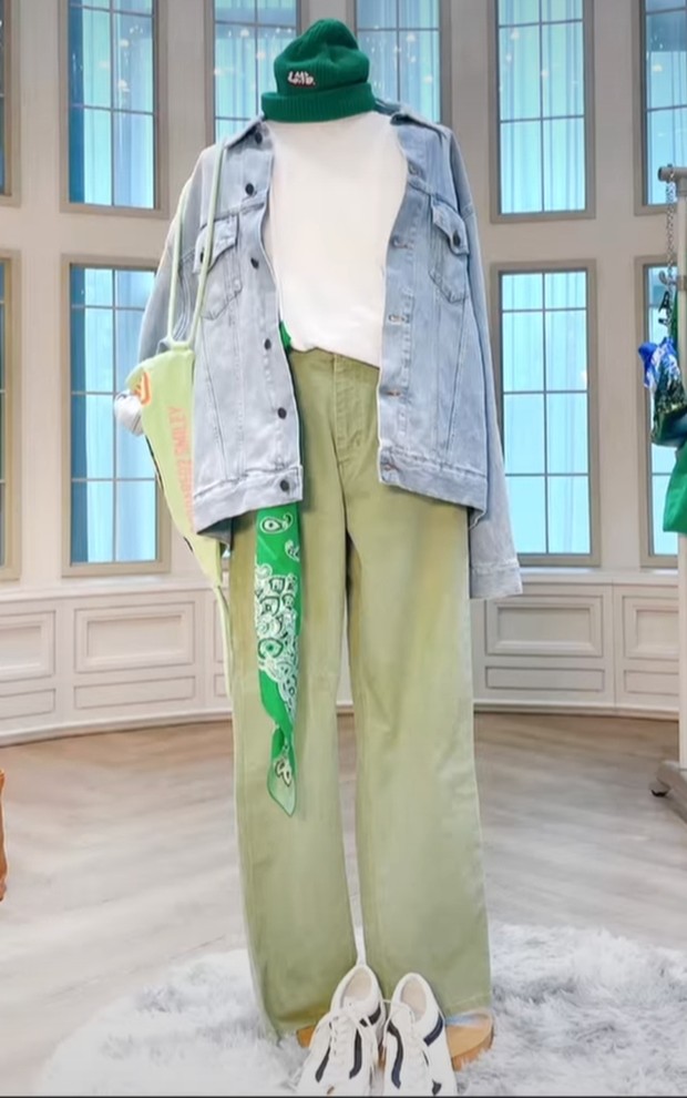 Perpaduan gaya loose t-shirt, loose jeans dan jaket denim/Foto: instagram.com/nct_dream Outfit hip-hop style dari rapper line.