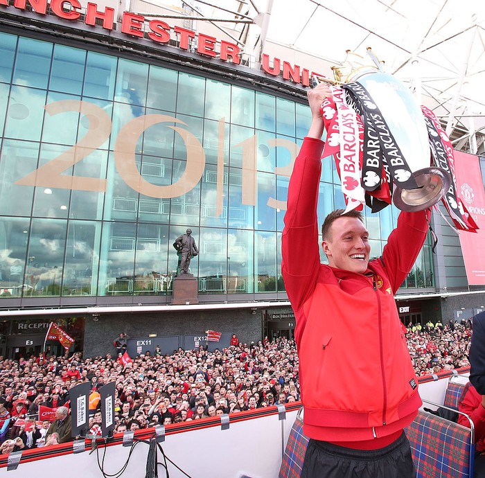 Phil Jones MANCHESTER, ENGLAND - APRIL 28: Phil Jones of Manchester United applauds at the end of the Premier League match between Manchester United and Chelsea at Old Trafford on April 28, 2022 in Manchester, United Kingdom. (Photo by Ash Donelon/Manchester United via Getty Images)
