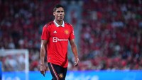 Bersama Martinez, Raphael Varane menjadi tandem yang pas. Duet keduanya menjadi tembok kukuh MU dalam menghalau serangan lawan. (Foto: Getty Images/Supakit Wisetanuphong/MB Media)