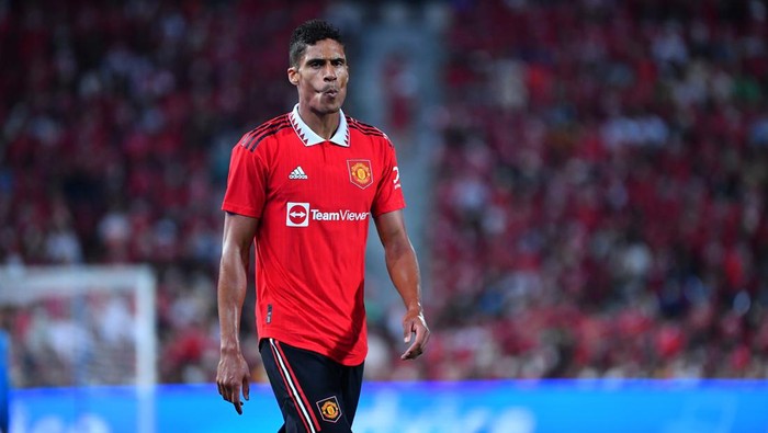 BANGKOK, THAILAND - JULY 12: Raphaël Varane #19 of Manchester United in action during the preseason friendly match between Liverpool and Machester United at Rajamangala Stadium on July 12, 2022 in Bangkok, Thailand. (Photo by Supakit Wisetanuphong/MB Media/Getty Images)