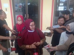 Saat Nikita Mirzani Tak Mau Pisah dengan Anaknya di Kantor Polisi