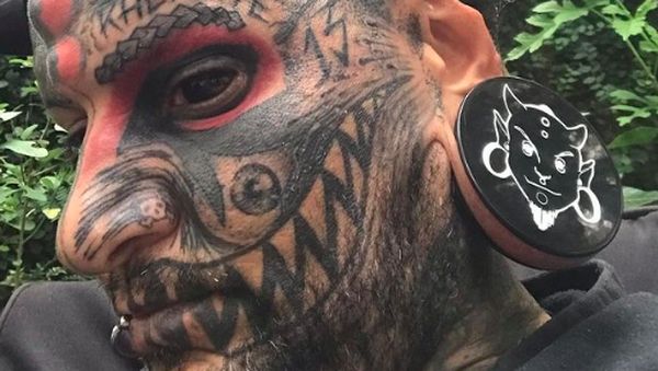 8 Foto Penampakan Pria yang Implan Tanduk di Dahi, Bak Manusia Setan