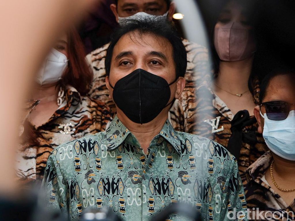 Polda Metro Limpahkan Berkas Kasus Roy Suryo ke Jaksa Pekan Depan