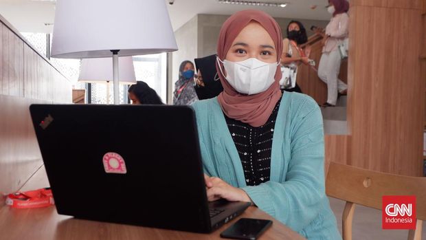 Nafilah (26 tahun)  berpendapat usulan pengaturan jam kantor tidak signifikan dalam mengurai kemacetan di Jakarta