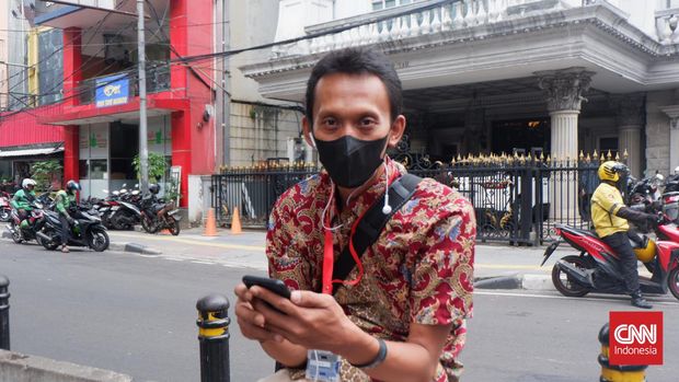 Wasi (40 tahun) menilai faktor utama yang harus diperbaiki guna mengurai kemacetan adalah transportasi umum di Jakarta.