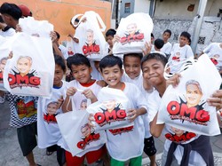 Relawan Ganjar di Jakarta Bagikan Alat Sekolah ke Pelajar Kurang Mampu