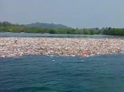 Duh! Perairan di Pulau Sangiang Banten Dipenuhi Sampah