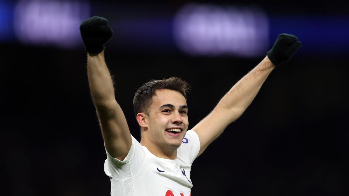 Manchester United meminjam Sergio Reguilon dari Tottenham Hotspur (Foto: Getty Images)