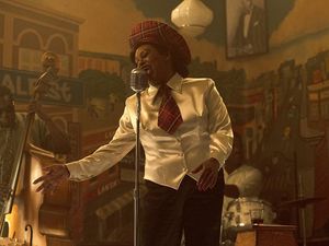 Bintang Film Elvis, Shonka Dukureh Ditemukan Meninggal di Apartemen Bintang Film Elvis, Shonka Dukureh Ditemukan Meninggal di Apartemen