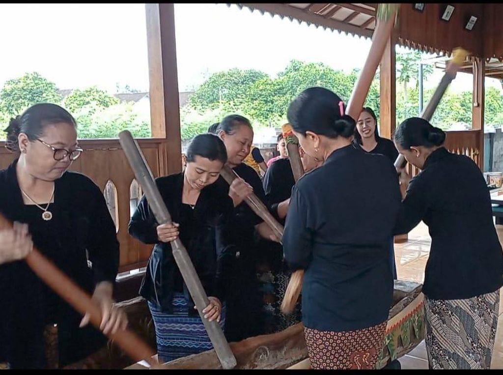 Adik Pramoedya Ananta Toer Sebut Gandhi Terinspirasi Samin Blora Adik Pramoedya Ananta Toer Sebut Gandhi Terinspirasi Samin Blora