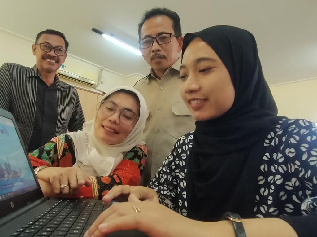 DPRD Minta Pemkot Surabaya Berantas Budaya Nganggur di Masyarakat DPRD Minta Pemkot Surabaya Berantas Budaya Nganggur di Masyarakat
