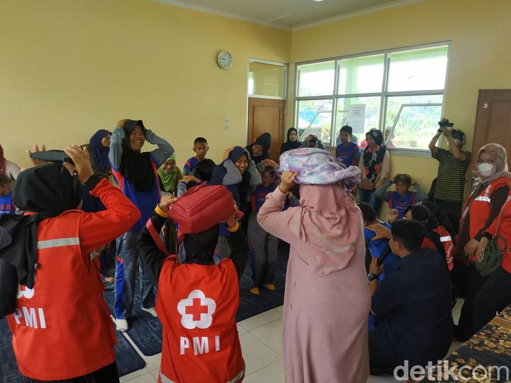 Serunya Anak Disabilitas Sukabumi Ikut Pelatihan Kebencanaan