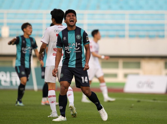 Asnawi Mangkualam tampil di K League 2 bersama Ansan Greeners.