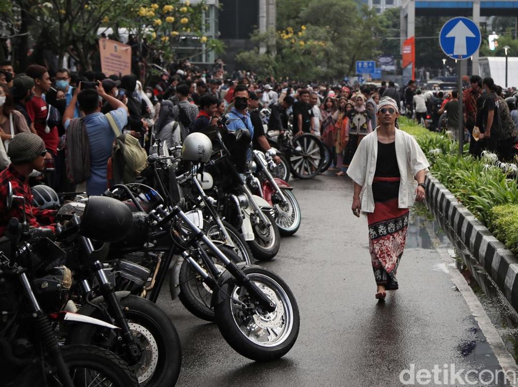 Belasan Motor Parkir Liar di Kawasan Citayam Fashion Week Diangkut Dishub
