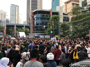 Citayam Fashion Week Makin Ramai, Bonge Cs Beneran Mau Pindah Tongkrongan? Citayam Fashion Week Makin Ramai, Bonge Cs Beneran Mau Pindah Tongkrongan?