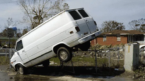 Deretan Foto Mobil Nungging-Nyungsep, Korban Ganasnya Alam