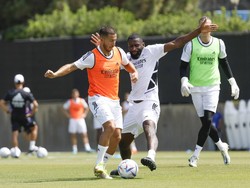 Duh! Eden Hazard Terkapar Kena Tekel Rekan Barunya di Real Madrid