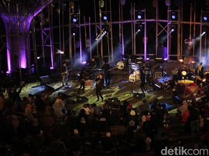 Aksi Ahmad Albar di Jazz Gunung Bromo 2022 Obati Kerinduan Penggemar Aksi Ahmad Albar di Jazz Gunung Bromo 2022 Obati Kerinduan Penggemar