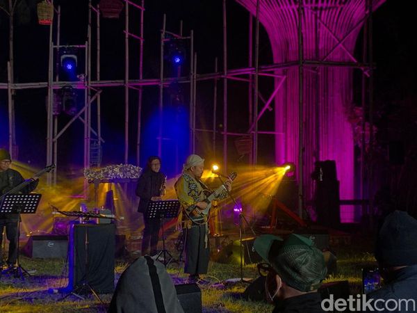 Aksi Ahmad Albar hingga Pusakata di Jazz Gunung Bromo 2022