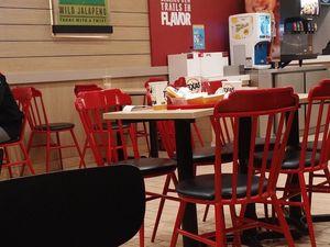 Duh! Kampanye Bersihkan Meja Sendiri Picu Perdebatan Netizen