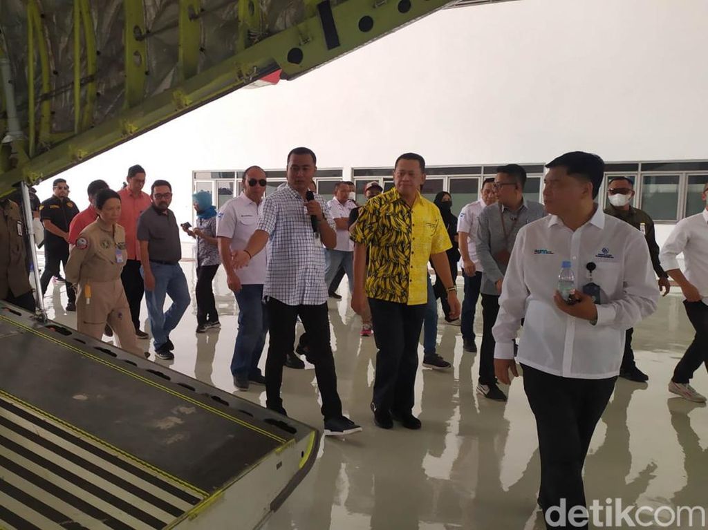 Kunjungi PT DI, Bamsoet Ingin Ada Industri Rumahan Material Pesawat Kunjungi PT DI, Bamsoet Ingin Ada Industri Rumahan Material Pesawat
