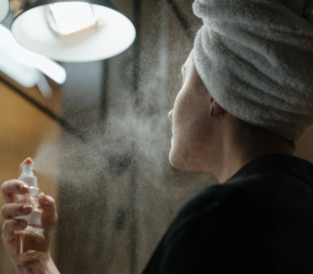 Kunci dengan Setting Spray Secukupnya/Foto: pexels.com/cottonbro Kunci dengan Setting Spray Secukupnya