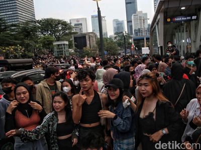 Membeludaknya Warga di Citayam Fashion Week, Bikin Geleng-geleng Kepala