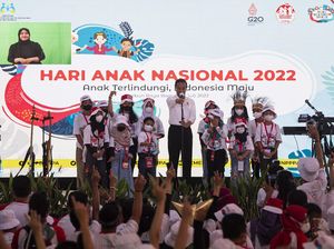 Momen Jokowi Ajak Anak-anak Main Sulap di Hari Anak Nasional 2022