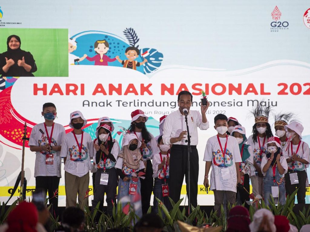 3 Trik Sulap Jokowi, Hibur Para Siswa di Hari Anak Nasional 2022