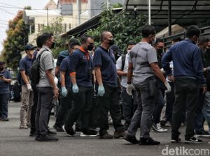Penyidik Mulai Prarekonstruksi di Rumah Ferdy Sambo Penyidik Mulai Prarekonstruksi di Rumah Ferdy Sambo