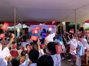 Siswa Bantargebang Nobar Puncak Hari Anak Nasional yang Dihadiri Jokowi Siswa Bantargebang Nobar Puncak Hari Anak Nasional yang Dihadiri Jokowi
